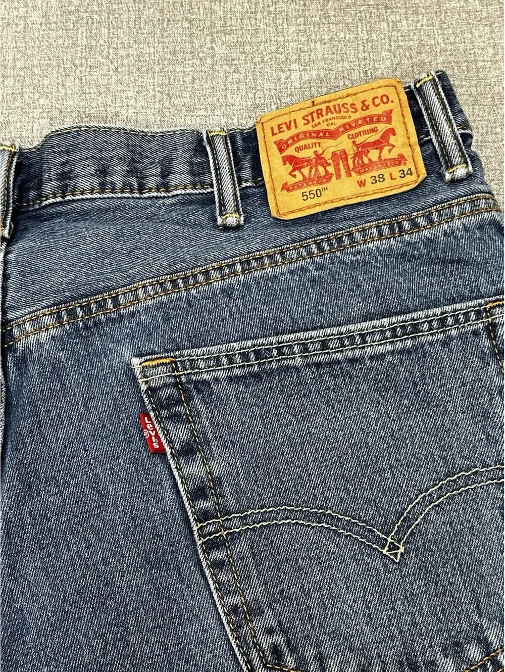 Levi’s 550 Relaxed Fit Jeans Men’s 35x32 Blue Denim Distressed Hole Vintage